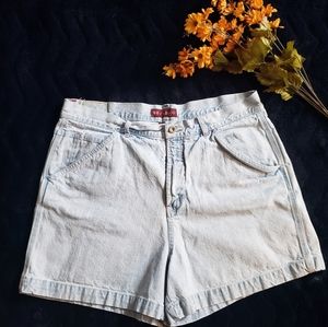 Light wash denim short